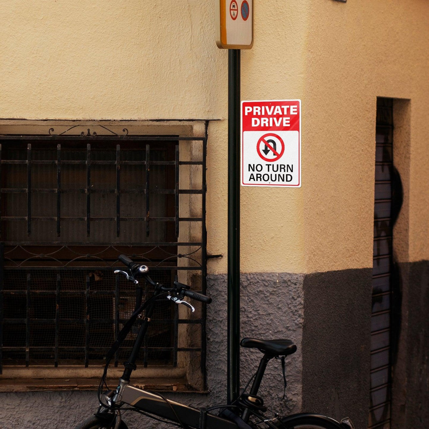 Private Drive 10 x 14 Inch Aluminum Sign